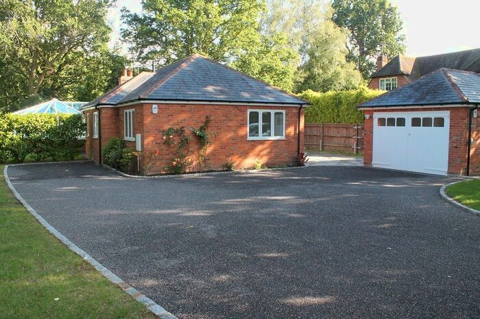 3 Bedroom Bungalow To Rent In School Road, Hurst, Reading, RG10
