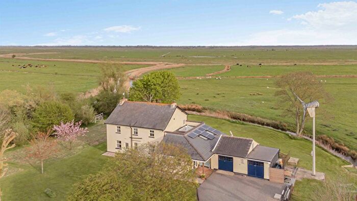 5 Bedroom Detached House For Sale In Marsh Road, Halvergate, Norwich, NR13