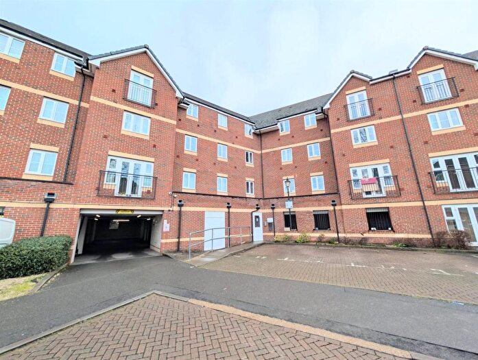 2 Bedroom Flat For Sale In Eaton Avenue, Slough, SL1