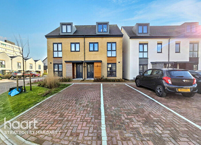 3 Bedroom Semi-Detached House For Sale In Crampton Road, Swindon, SN3