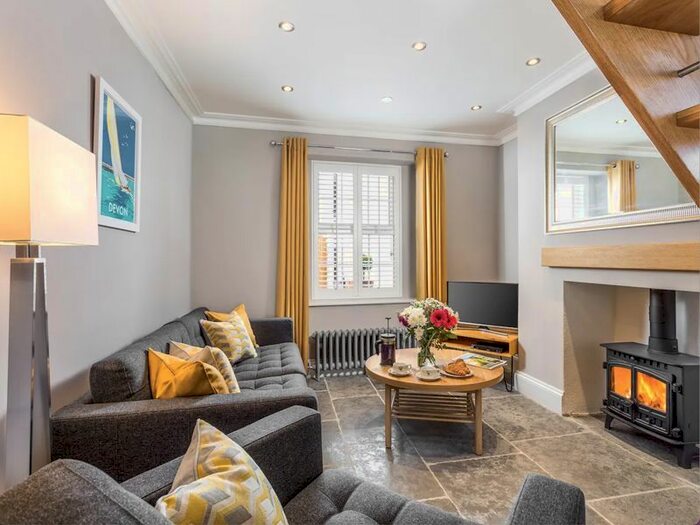 2 Bedroom Flat To Rent In Lymington Road, Torquay, TQ1