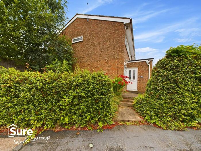 4 Bedroom Semi-Detached House To Rent In Cleves Road, Hemel Hempstead, Hertfordshire, HP2