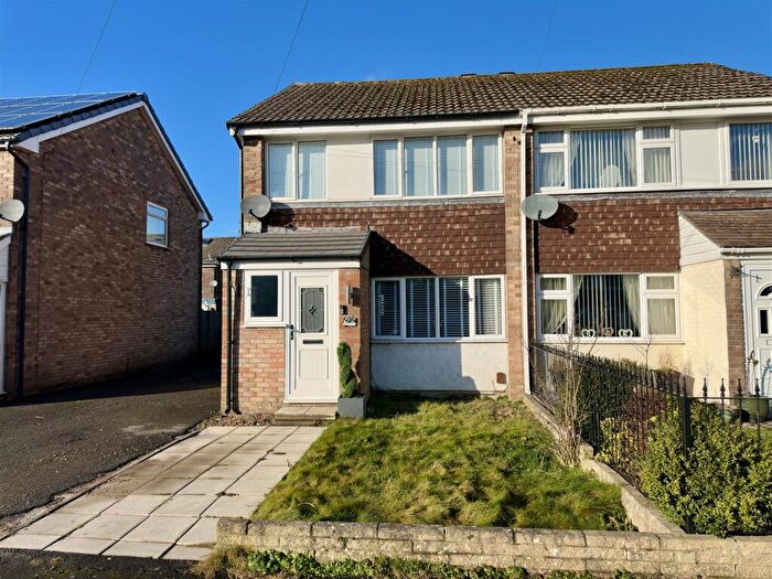 3 Bedroom Semi-Detached House For Sale In Frith View, Chapel-En-Le-Frith, High Peak, SK23