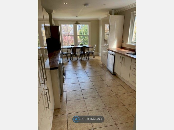 2 Bedroom Flat To Rent In Leppoc Road, London, SW4