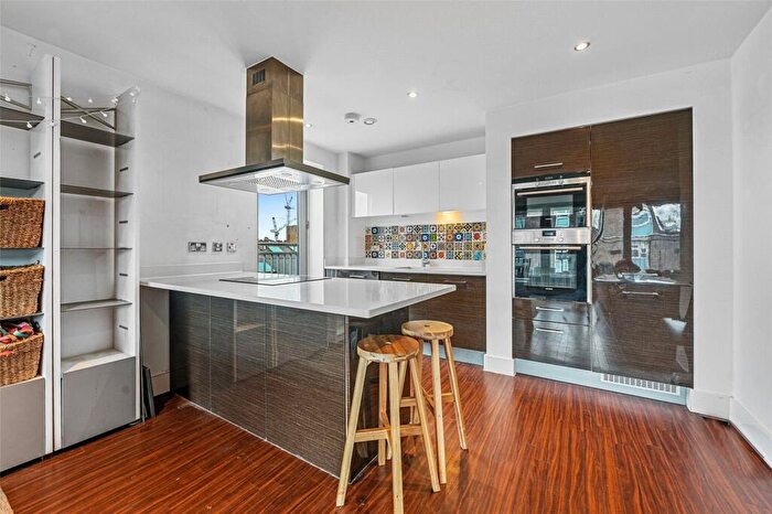 2 Bedroom Apartment To Rent In Copperfield Mews, Bethnal Green, London, E2