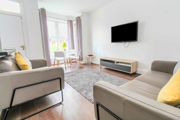 5 Bedroom Terraced House To Rent In St. Anns Mount, Burley, Leeds, LS4