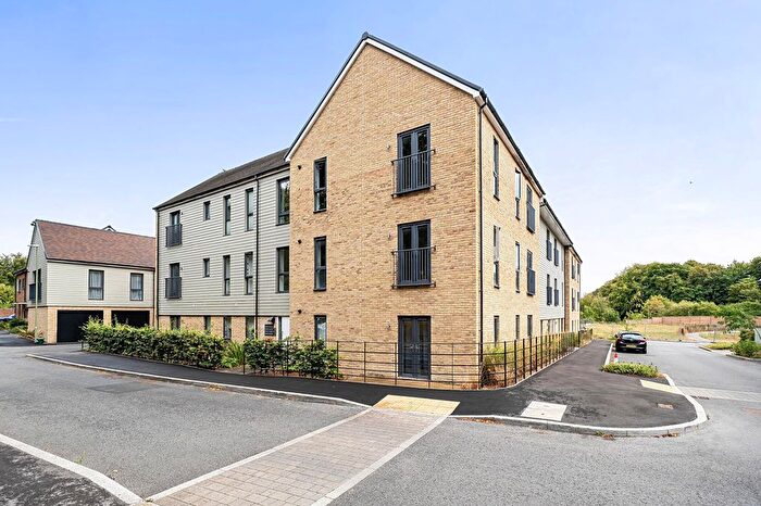 2 Bedroom Flat For Sale In West Siding, Basingstoke, Hampshire, RG24