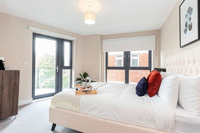 2 Bedroom Flat For Sale In Nether Street, London, N3