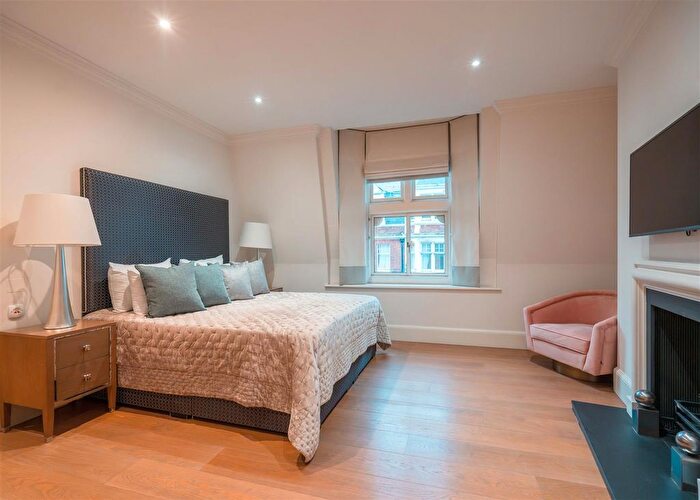 2 Bedroom Flat To Rent In Duke Street, Mayfair, W1K