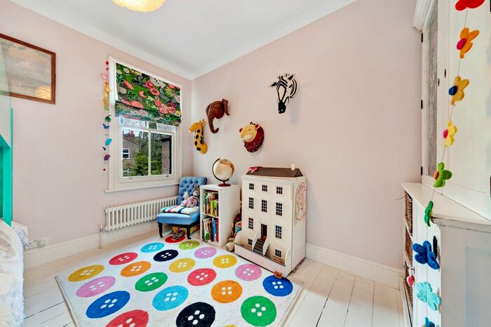5 Bedroom Semi-Detached House To Rent In Julian Avenue, London, W3