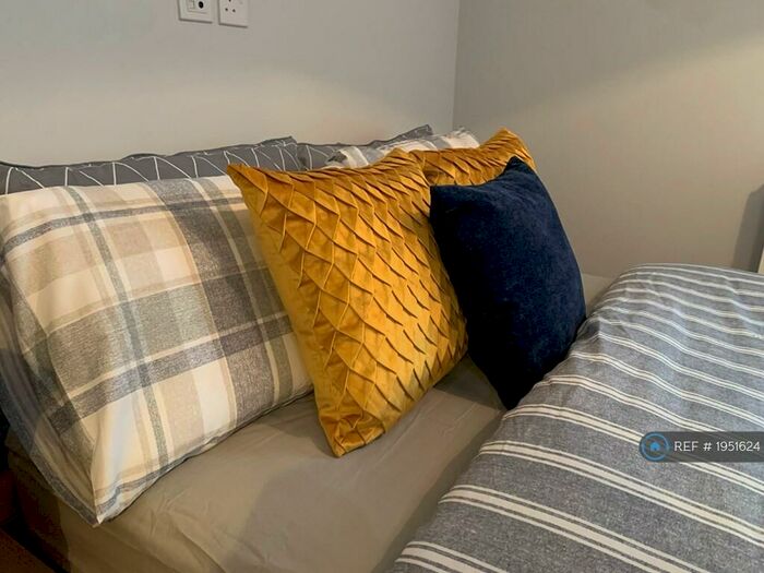 1 Bedroom Flat To Rent In Nascot House, Maidenhead, SL6