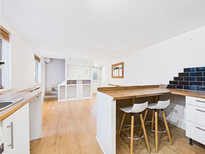 1 Bedroom Flat For Sale In Park Road, Stanwell, Surrey, TW19