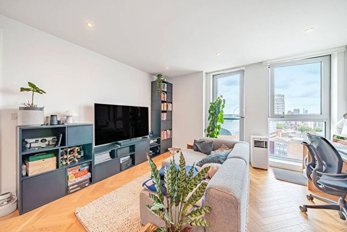 1 Bedroom Flat To Rent In Southwark Bridge Road, Elephant And Castle, London, SE1