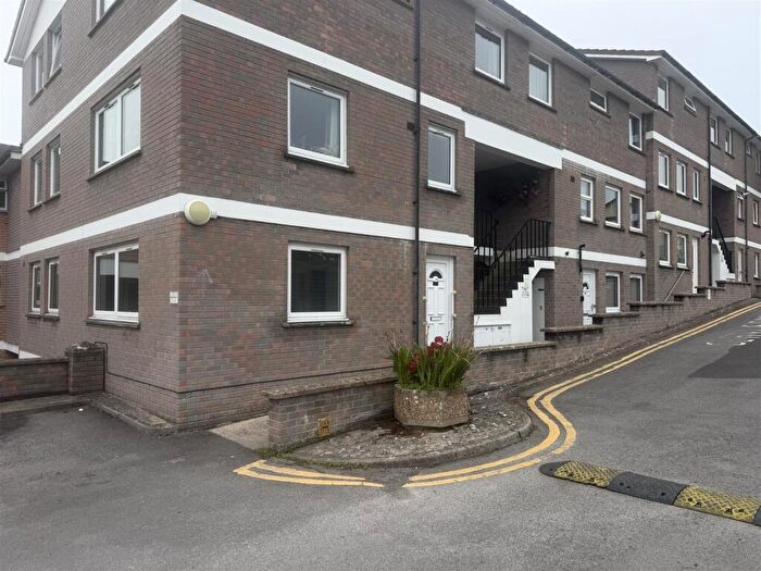 3 Bedroom Flat To Rent In The Grove, Dorchester, DT1
