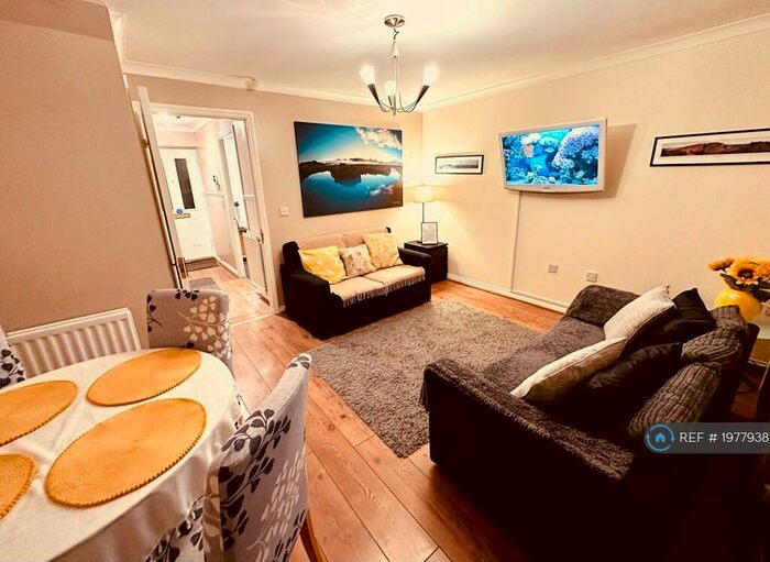 2 Bedroom Terraced House To Rent In Tavistock Park, Leeds, LS12