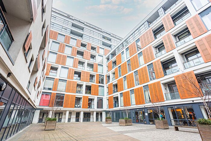 1 Bedroom Flat For Sale In Cornell Square, Battersea, SW8