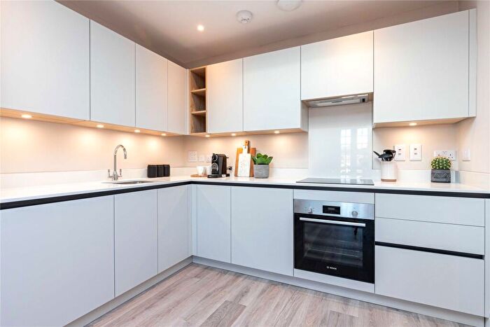 1 Bedroom Apartment To Rent In Park Street, Maidenhead, Berkshire, SL6