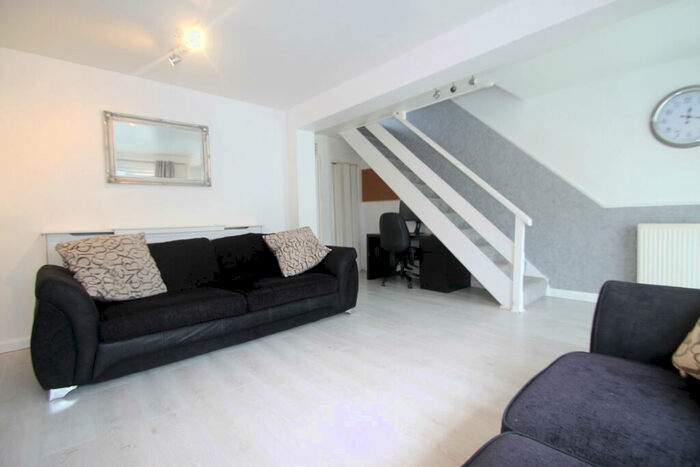 3 Bedroom House To Rent In Edenbridge Close, Orpington, BR5