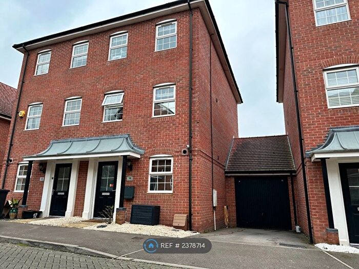 4 Bedroom Semi-Detached House To Rent In Ashton Gardens, Eastleigh, SO50