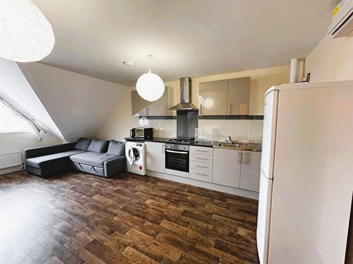 1 Bedroom Flat To Rent In Beacon Apartments, Upper Sutton Lane, Heston, TW5