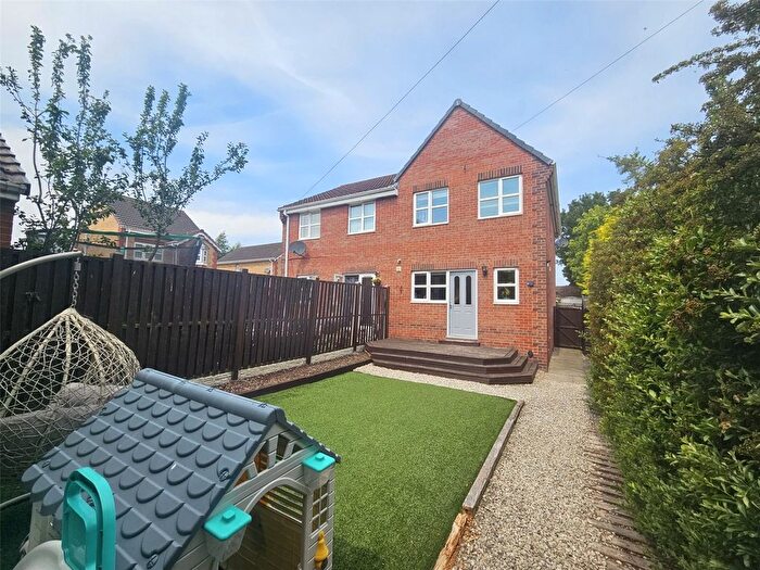 3 Bedroom Semi-Detached House For Sale In Windsor View, New Rossington, Doncaster, South Yorkshire, DN11