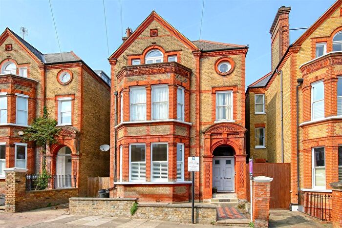2 Bedroom Flat To Rent In Thurleigh Road, London, SW12