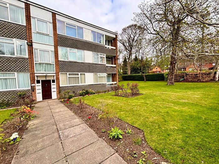 2 Bedroom Flat To Rent In Avondale Court, Leeds, West Yorkshire, LS17