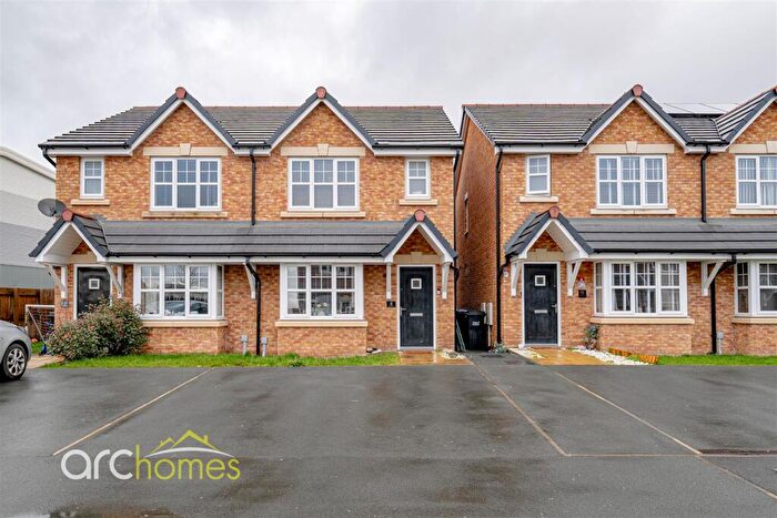 3 Bedroom Semi Detached House For Sale In Elderfield, Worsley, Manchester, M28