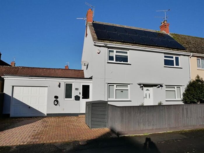 3 Bedroom Semi Detached House For Sale In Penn Hill Road, Calne, SN11