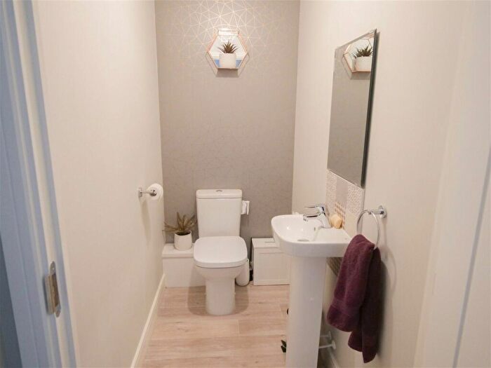 3 Bedroom End Of Terrace House For Sale In Baines Way, Framlingham, Suffolk, IP13