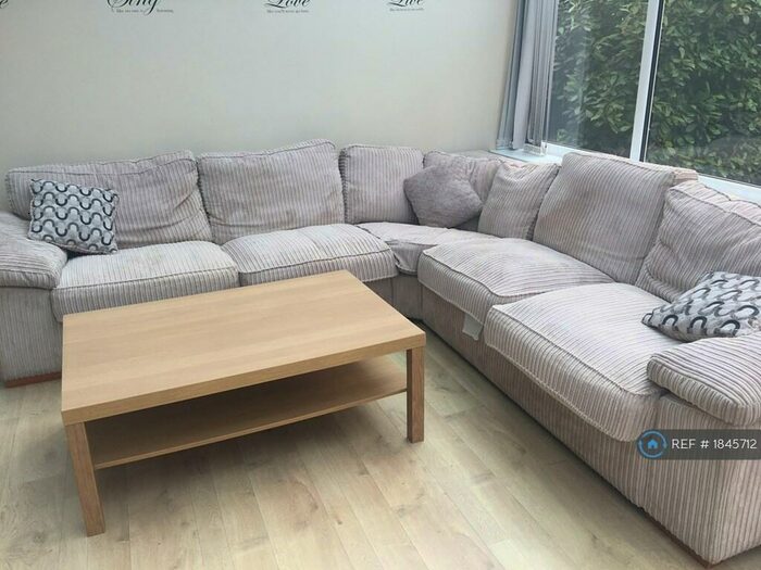 5 Bedroom Detached House To Rent In Brent Close, Newcastle-Under-Lyme, ST5