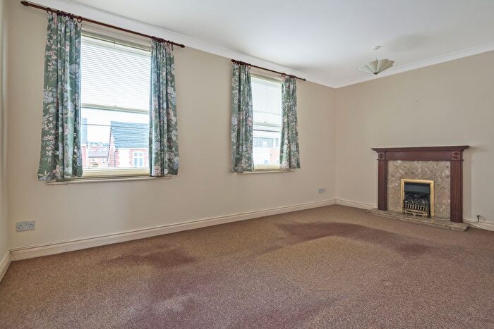 1 Bedroom Flat To Rent In Prestbury Road, Cheltenham, Gloucestershire, GL52