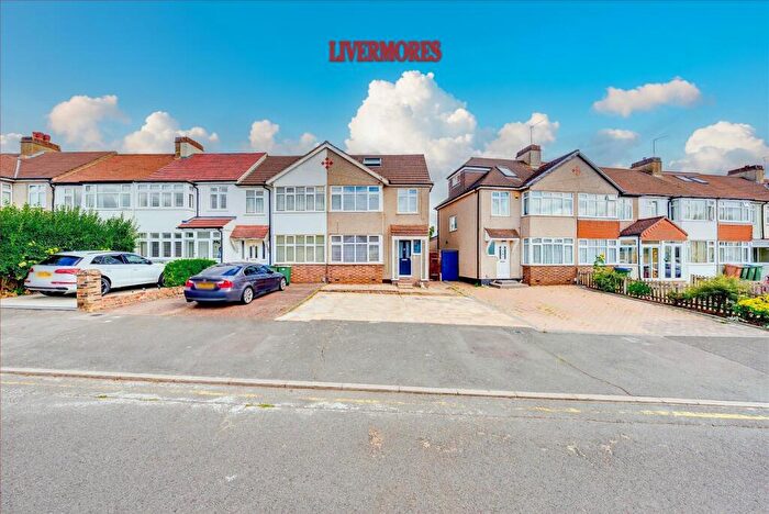 4 Bedroom End Of Terrace House For Sale In Heathview Avenue, Crayford, Dartford, DA1