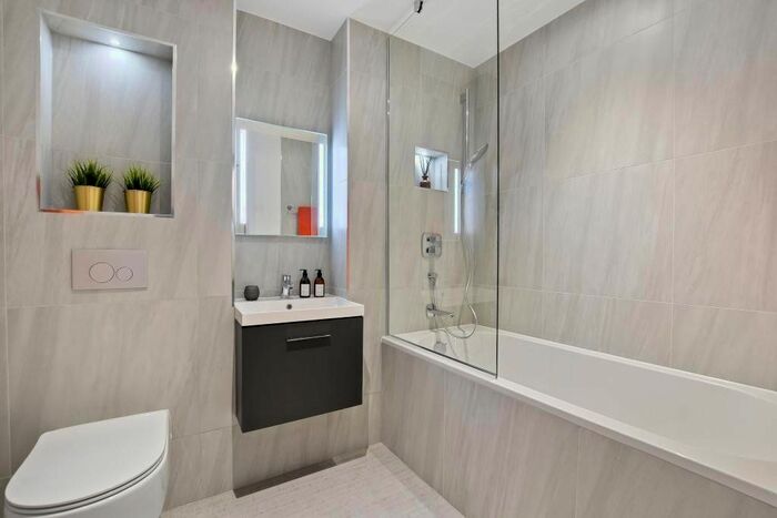 1 Bedroom Flat To Rent In High Street, Southall, Middlesex, UB1