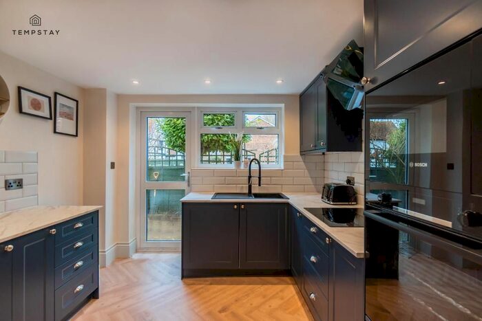 4 Bedroom Detached House To Rent In Dedworth Road, Windsor SL4