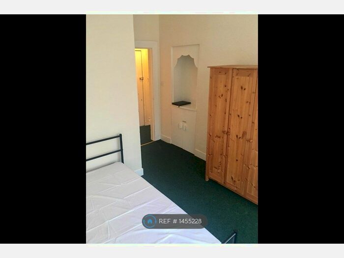1 Bedroom Flat To Rent In Maxwellton Street, Paisley, PA1