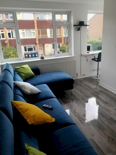 6 Bedroom Terraced House To Rent In Dollis Drive, Farnham, GU9