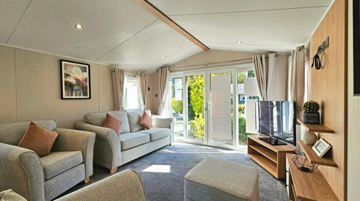 2 Bedroom Park Home For Sale In Llanrug, Caernarfon, LL55