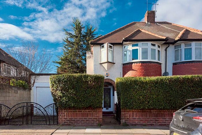3 Bedroom End Of Terrace House To Rent In Baronet Road, London, N17