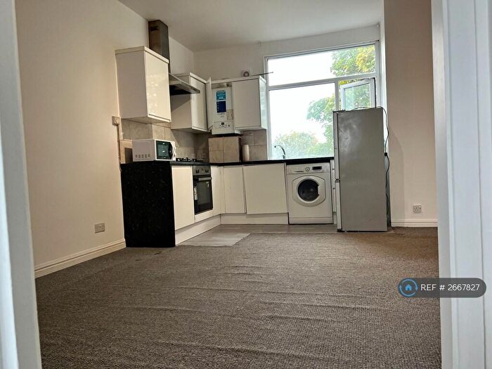 2 Bedroom Flat To Rent In London Road, Westcliff-On-Sea, SS0