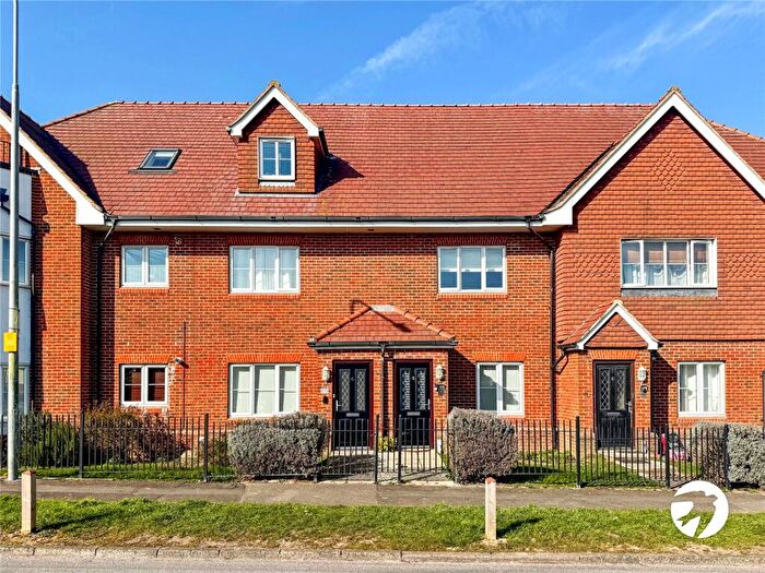 2 Bedroom Flat For Sale In Suffolk Road, Maidstone, Kent, ME15
