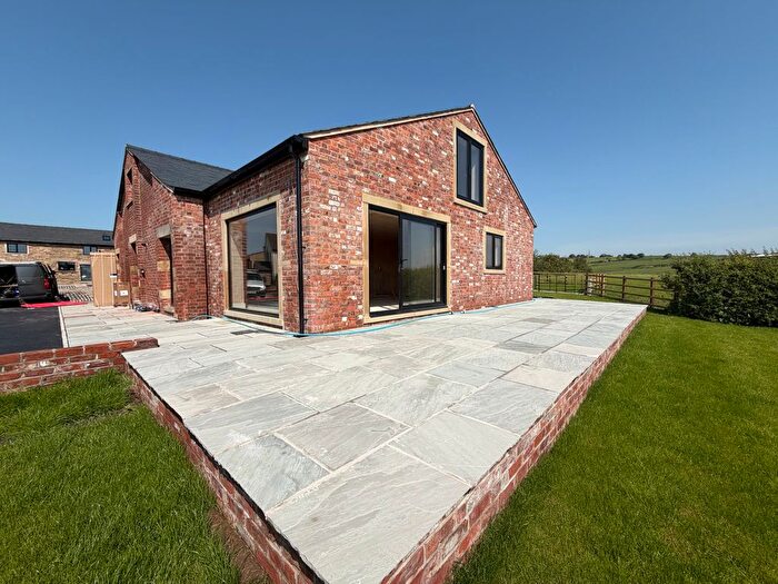 4 Bedroom Barn Conversion To Rent In Knowsley Road, Ainsworth Bolton, BL2