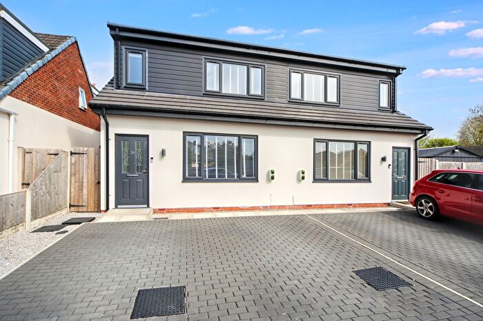 3 Bedroom Semi-Detached House For Sale In Ashbourne Avenue, Wigan, WN2