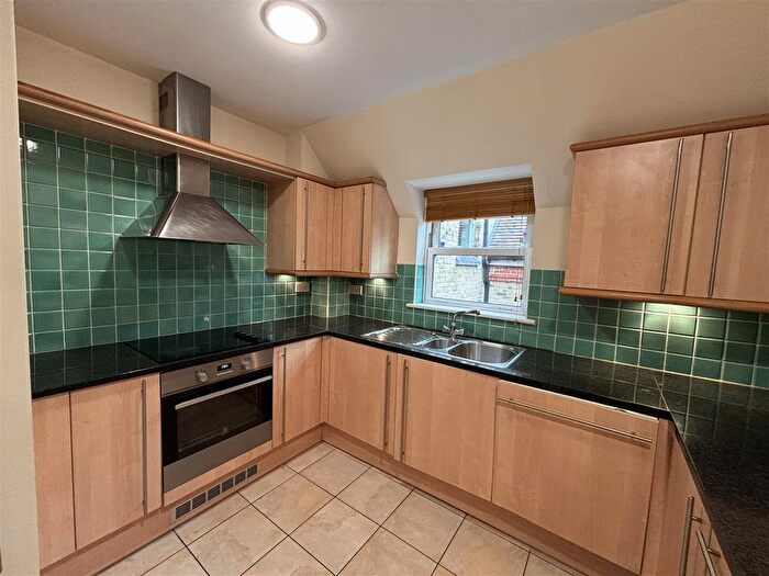 2 Bedroom Flat To Rent In Grange Park, Ealing, W5