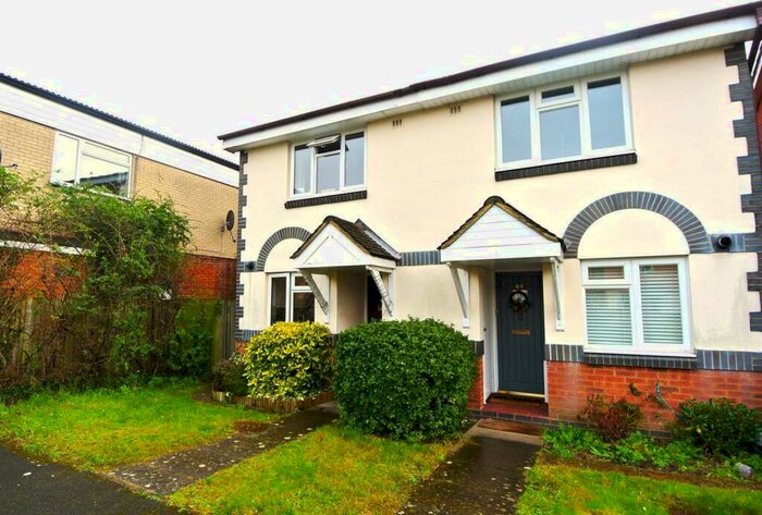 2 Bedroom House To Rent In Addlestone, KT15