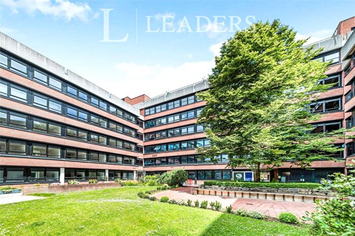 1 Bedroom Flat To Rent In Wood Street, East Grinstead, West Sussex, RH19