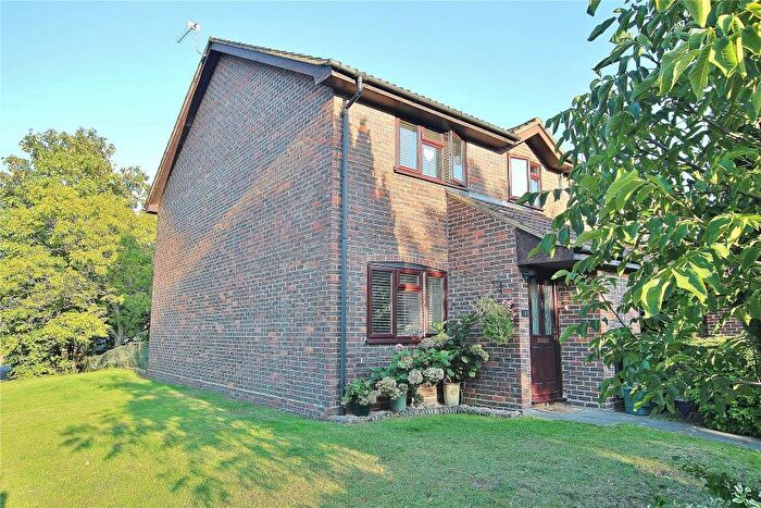 2 Bedroom End Of Terrace House To Rent In Lightwater, GU18