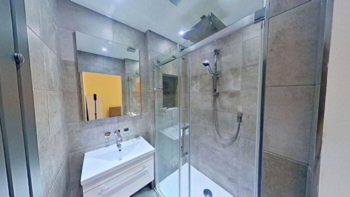 1 Bedroom Flat To Rent In Albert Street, Edinburgh, Midlothian, EH7