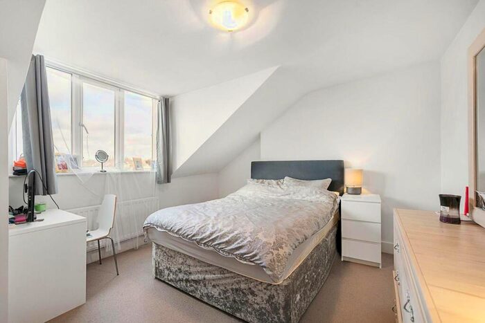 2 Bedroom Maisonette To Rent In Webbs Road, Between The Commons, London, SW11