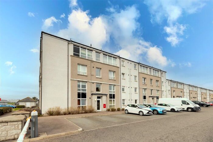 2 Bedroom Flat To Rent In Farburn Place, Dyce, Aberdeen, AB21